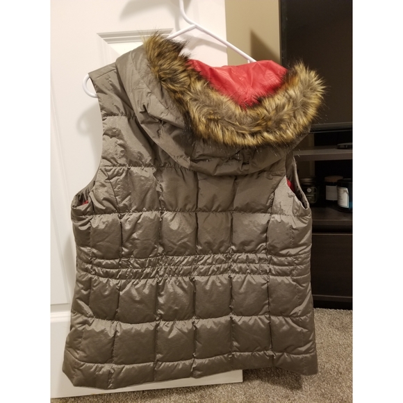 New Eddie Bauer Down Vest with Fur Hood - Picture 2 of 4